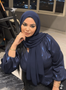 صور تنسيق الفساتين الزرقاء مع حجاب ابيض