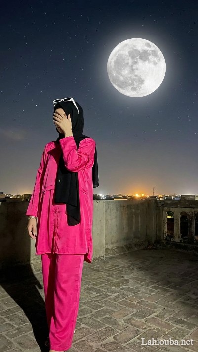 خلفيات بنات محجبات تحت ضوء القمر
