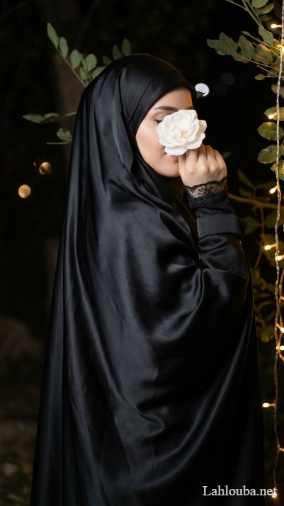 خلفيات بنات مختمرات تخفي وجهها